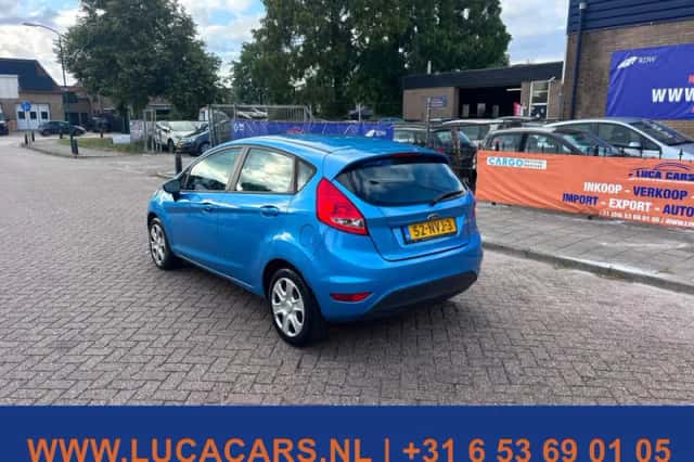 Ford Fiesta (2010) thumbnail 3