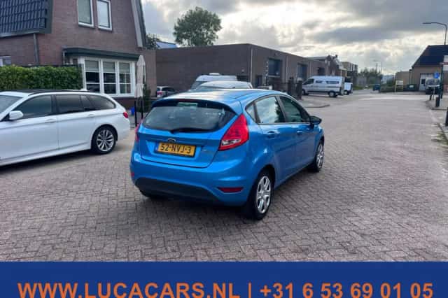 Ford Fiesta (2010) thumbnail 4