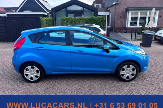 Ford Fiesta (2010) thumbnail 6