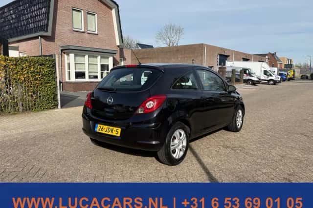 Opel Corsa (2009) thumbnail 3