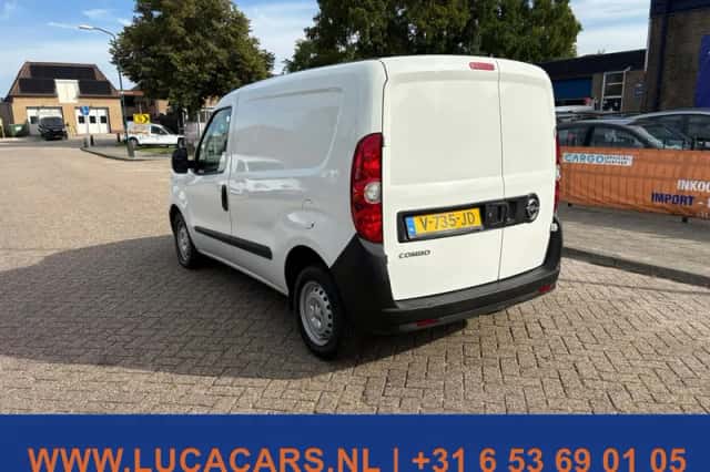 Opel Combo (2017) thumbnail 3