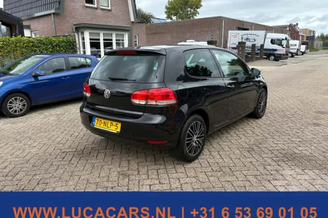 Volkswagen Golf (2010) thumbnail 4