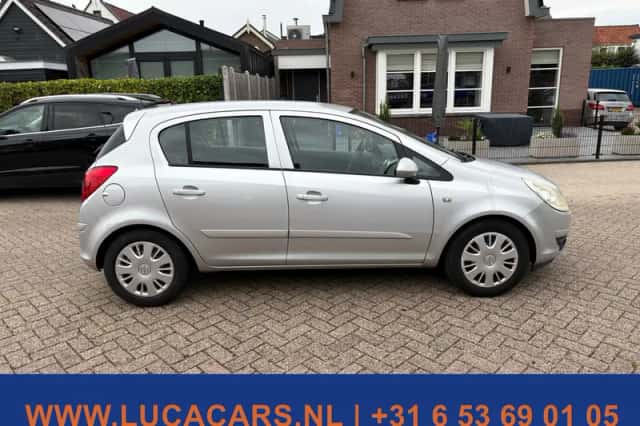 Opel Corsa (2007) thumbnail 4