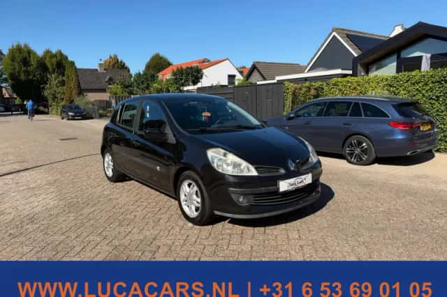 Renault Clio (2006) thumbnail 2