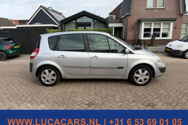 Renault Scénic (2005) thumbnail 4