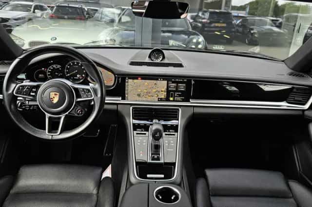 Porsche Panamera (2018) thumbnail 2