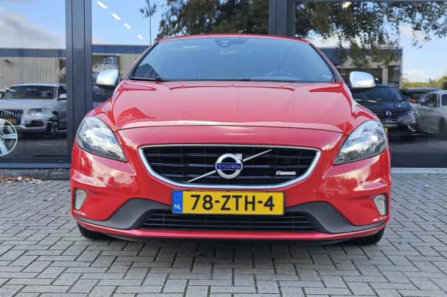 Volvo V40 (2013) thumbnail 2