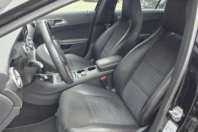 Mercedes-Benz A-Klasse (2013) thumbnail 2