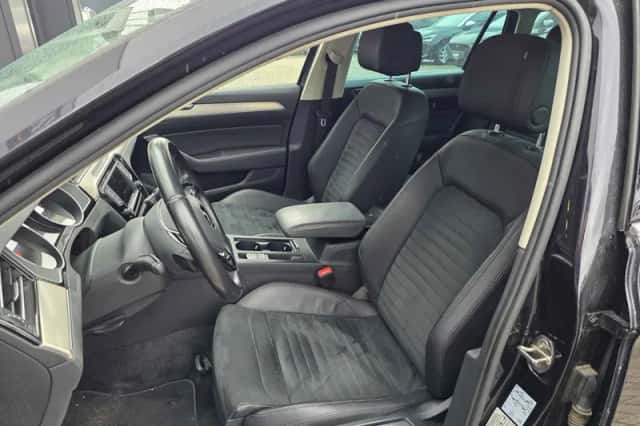 Volkswagen Passat (2016) thumbnail 2