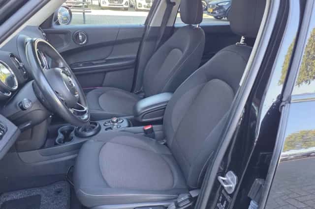 MINI Countryman (2019) thumbnail 2