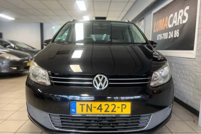 Volkswagen Touran (2010) thumbnail 2