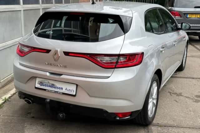 Renault Mégane (2016) thumbnail 2