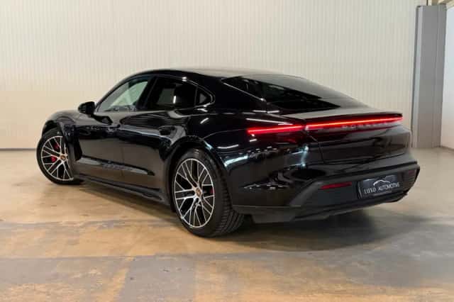 Porsche Taycan (2020) thumbnail 2