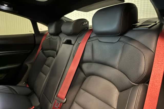 Porsche Taycan (2020) thumbnail 5