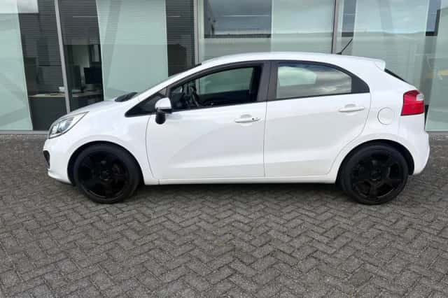 Kia Rio (2011) thumbnail 2