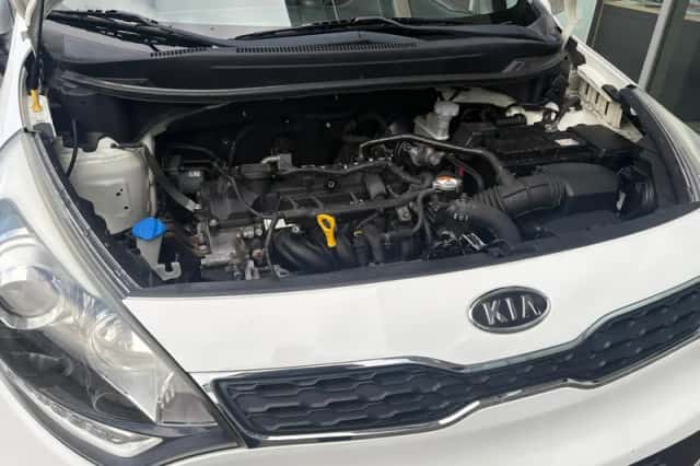 Kia Rio (2011) thumbnail 4