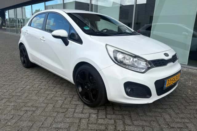 Kia Rio (2011) thumbnail 5