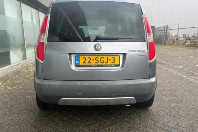 Škoda Roomster (2011) thumbnail 4