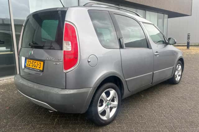 Škoda Roomster (2011) thumbnail 5