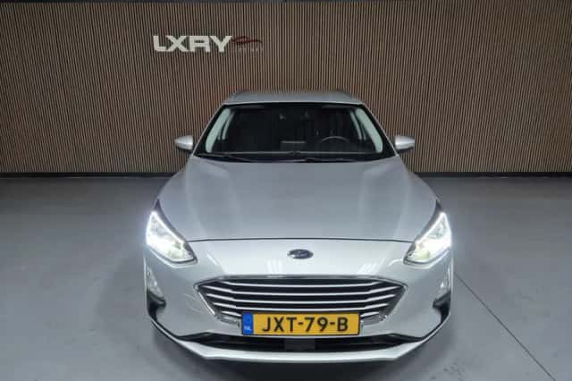 Ford Focus (2021) thumbnail 2