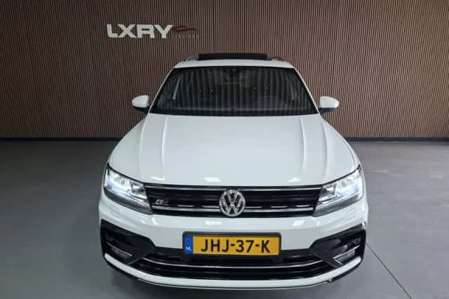Volkswagen Tiguan (2017) thumbnail 2