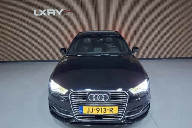 Audi A3 (2015) thumbnail 2
