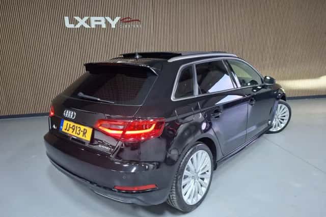 Audi A3 (2015) thumbnail 5