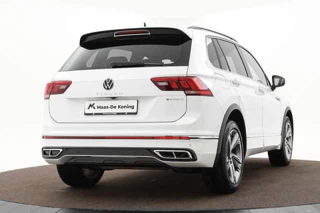 Volkswagen Tiguan (2024) thumbnail 2