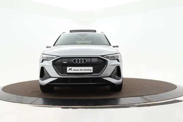 Audi e-tron (2022) thumbnail 2