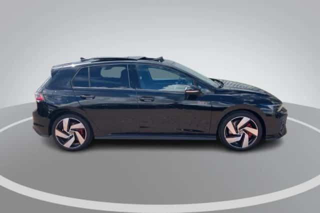 Volkswagen Golf (2025) thumbnail 3