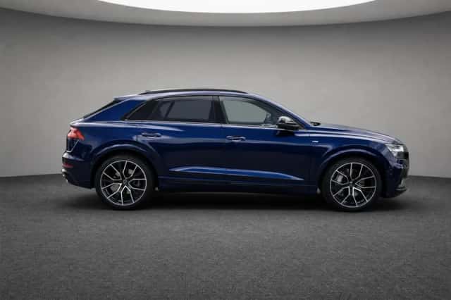 Audi Q8 (2023) thumbnail 2
