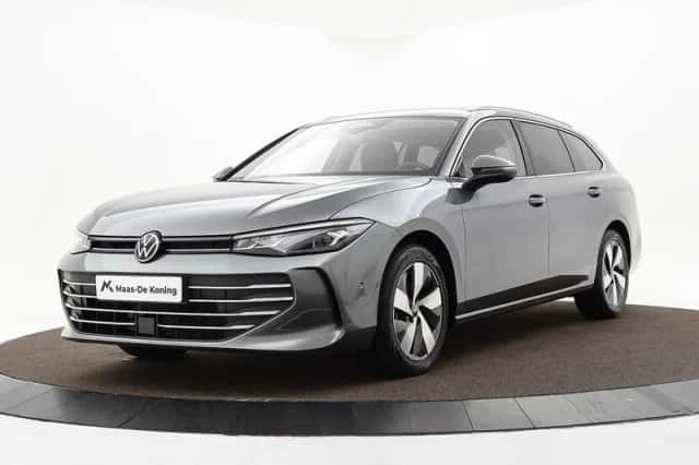 Volkswagen Passat (2024) thumbnail 1