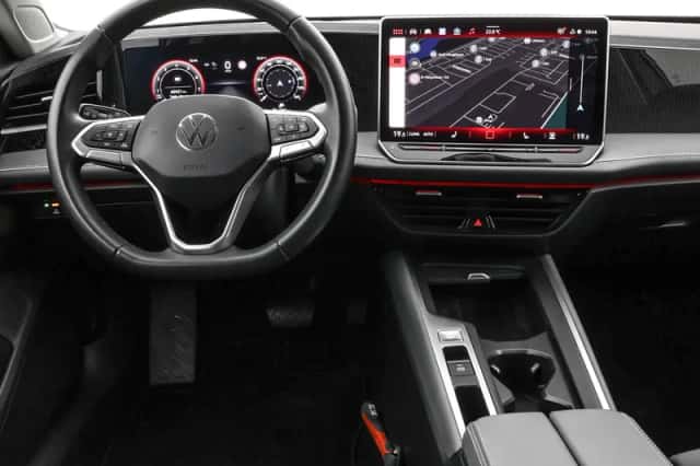Volkswagen Passat (2024) thumbnail 3