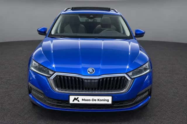 Škoda Octavia (2022) thumbnail 2