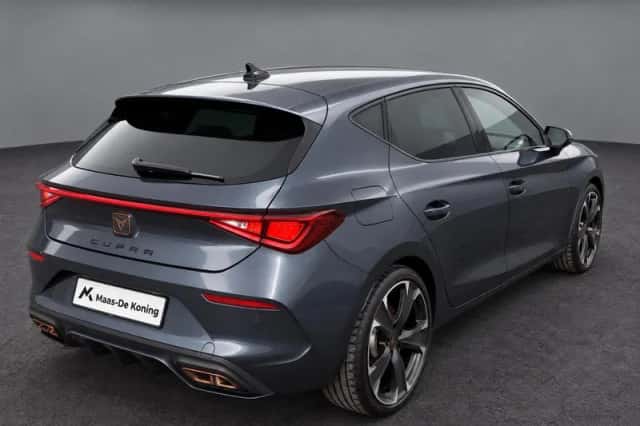 CUPRA Leon (2022) thumbnail 4