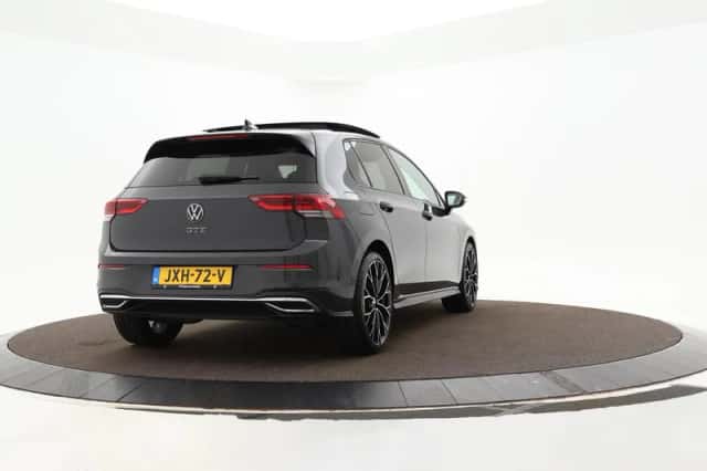 Volkswagen Golf (2021) thumbnail 6