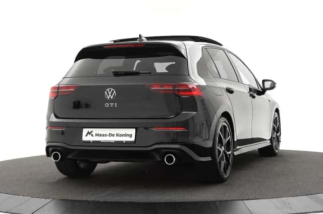 Volkswagen Golf (2024) thumbnail 2