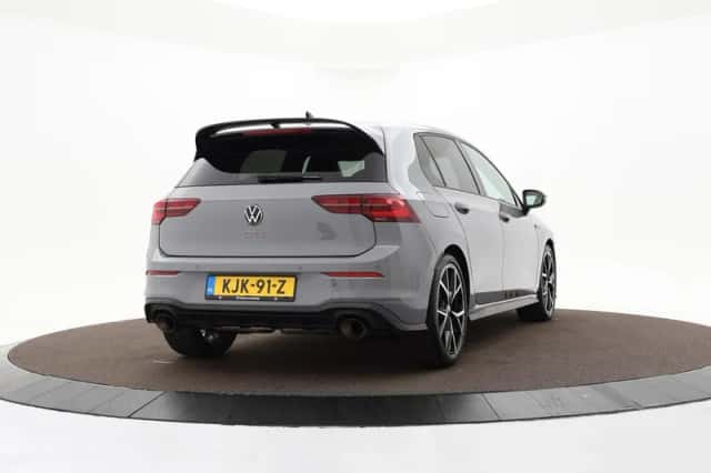 Volkswagen Golf (2024) thumbnail 2