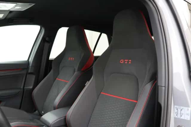 Volkswagen Golf (2024) thumbnail 4