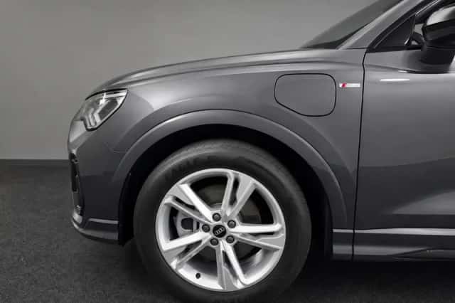 Audi Q3 (2021) thumbnail 5