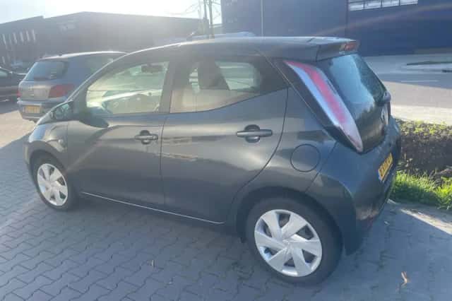 Toyota Aygo (2014) thumbnail 3