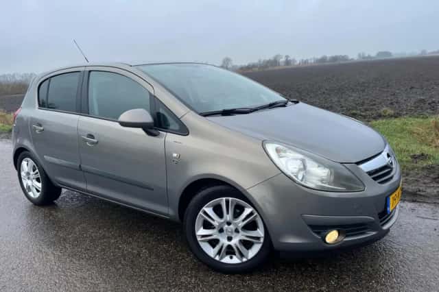 Opel Corsa (2010) thumbnail 1