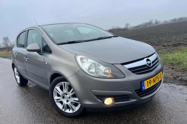 Opel Corsa (2010) thumbnail 2