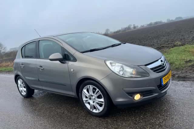 Opel Corsa (2010) thumbnail 4