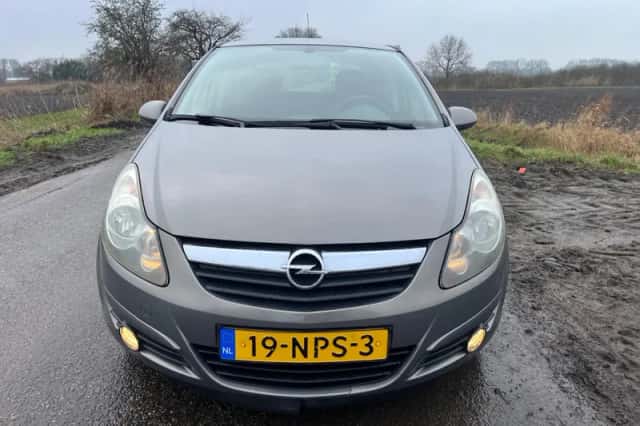 Opel Corsa (2010) thumbnail 5