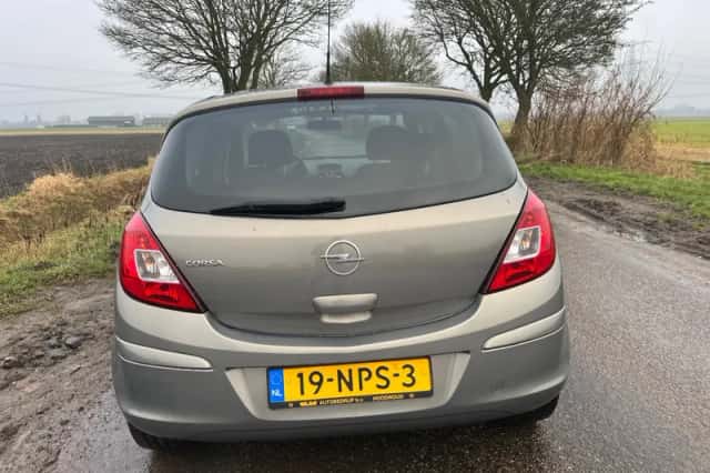 Opel Corsa (2010) thumbnail 6