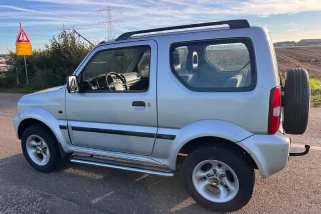 Suzuki Jimny (2003) thumbnail 3