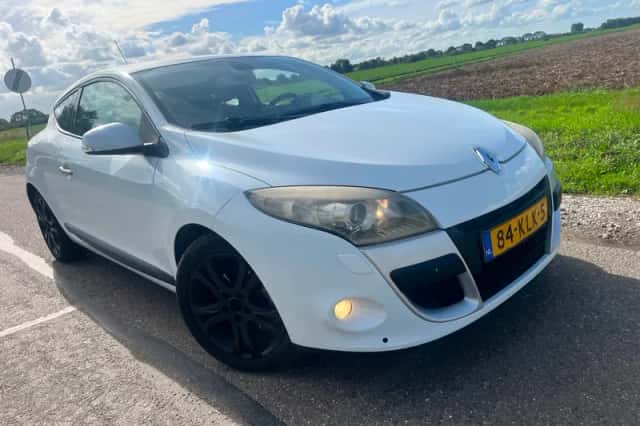 Renault Mégane (2010) thumbnail 1