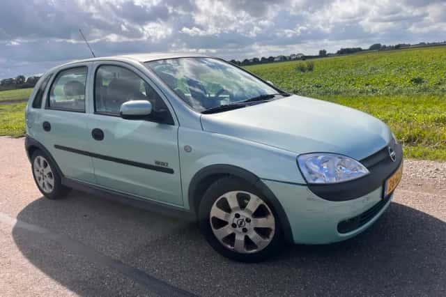 Opel Corsa (2001) thumbnail 2