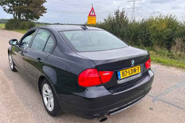 BMW 3-Serie (2010) thumbnail 2
